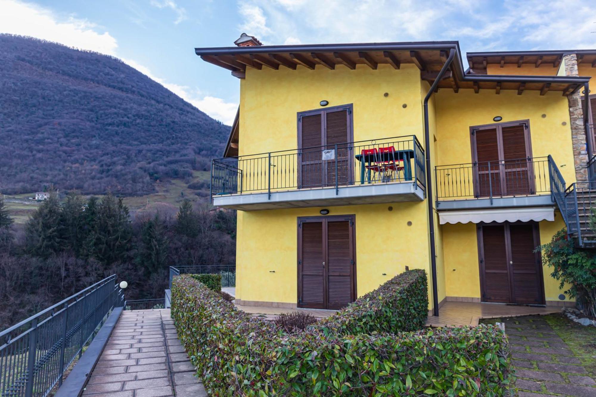 Residenza Coccinelle Vista Lago D'Iseo Tavernola Bergamasca Exteriör bild