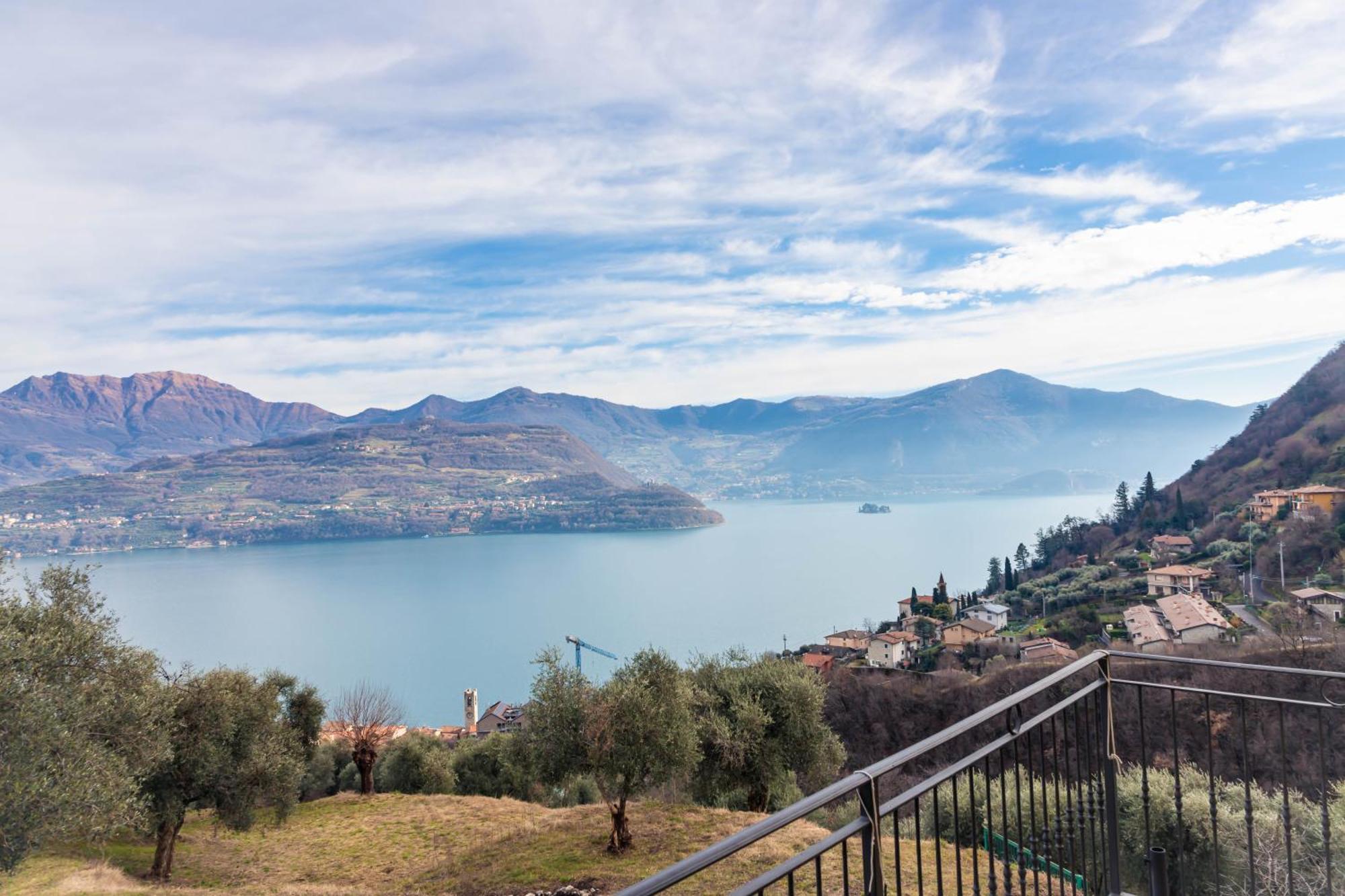 Residenza Coccinelle Vista Lago D'Iseo Tavernola Bergamasca Exteriör bild