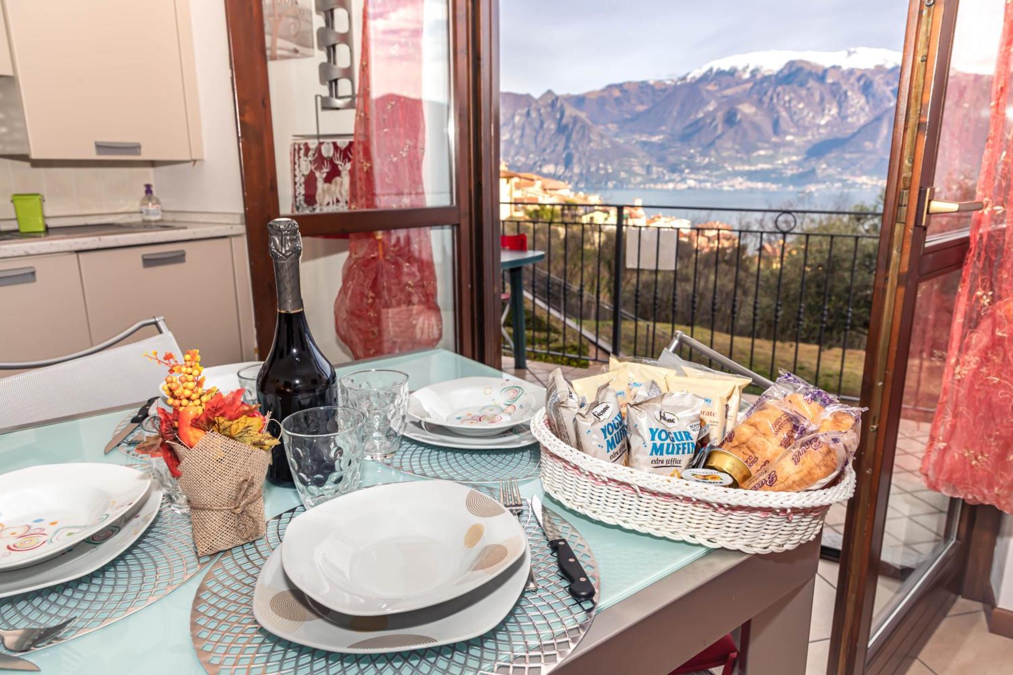 Residenza Coccinelle Vista Lago D'Iseo Tavernola Bergamasca Exteriör bild