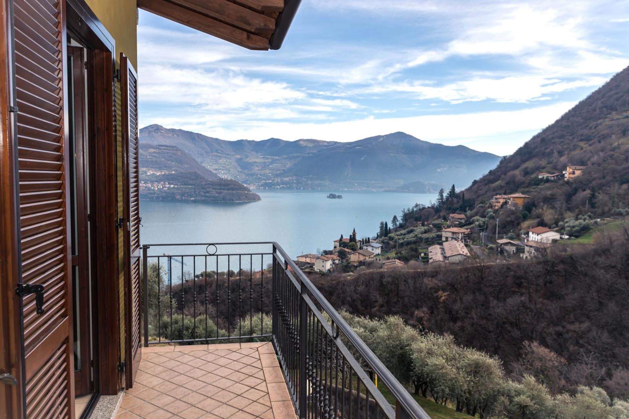 Residenza Coccinelle Vista Lago D'Iseo Tavernola Bergamasca Exteriör bild