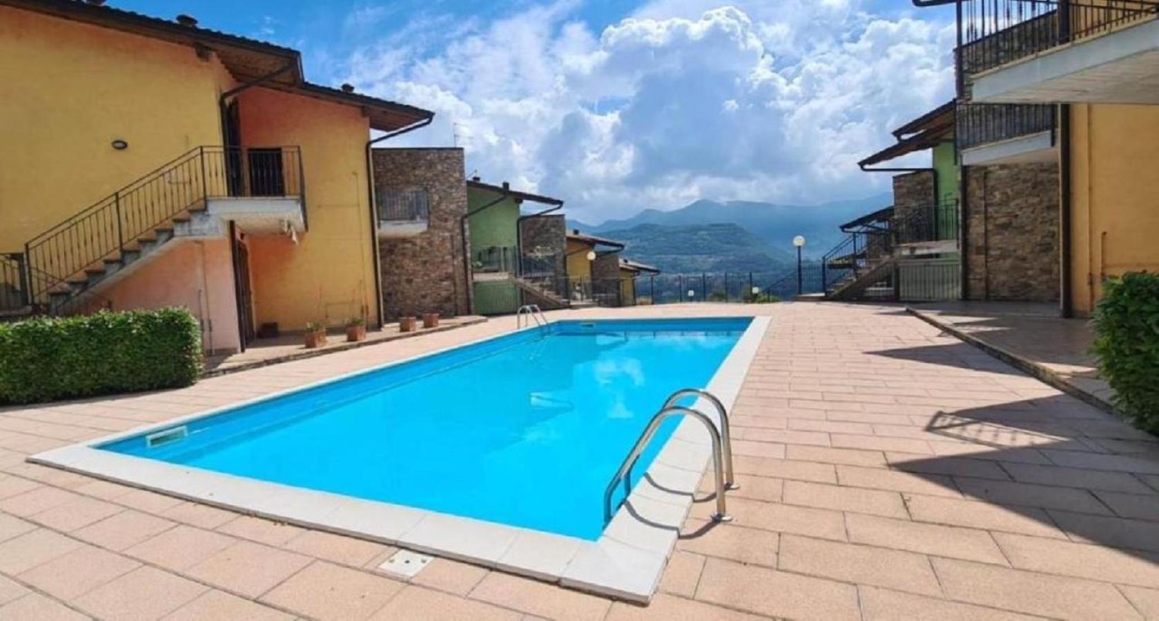Residenza Coccinelle Vista Lago D'Iseo Tavernola Bergamasca Exteriör bild